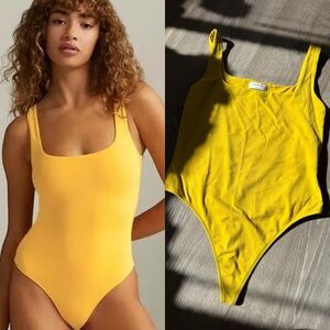 Babaton Yellow Contour Square Neck
Bodysuit Size L
